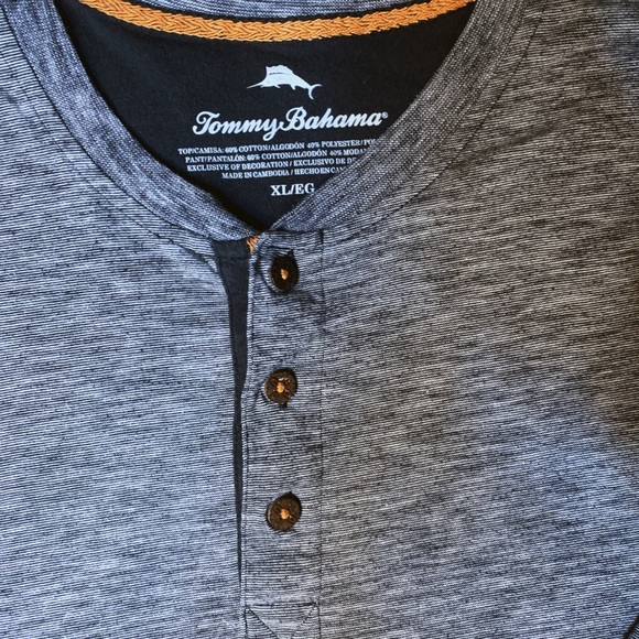 Men’s Tommy Bahama Polo half Button Up long sleeve - Picture 2 of 5